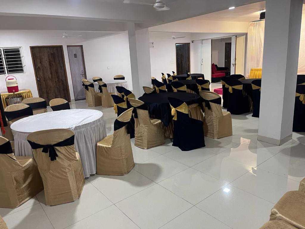 Oyo Hotel Happy Homes Bhopal Bagian luar foto
